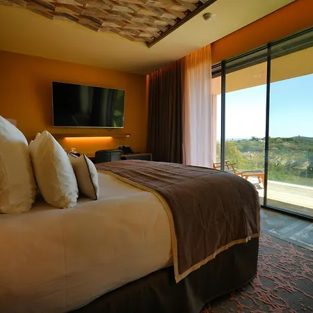 Les Regalia & Hotel