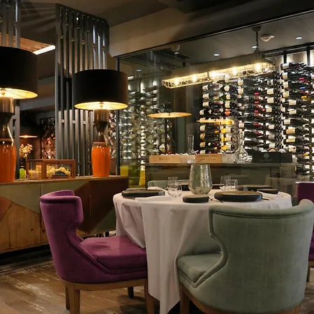 Les Regalia & Hotel